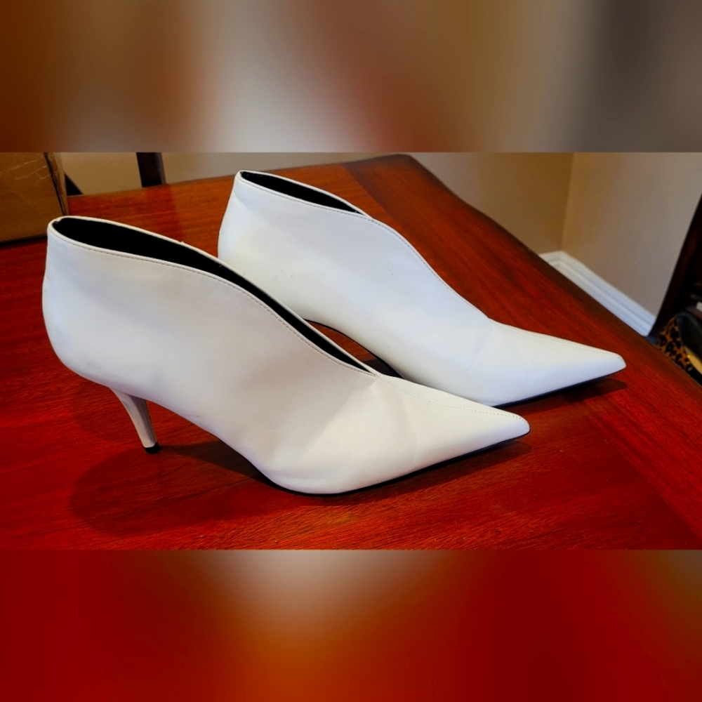 Zara v-vamp white bridal booties. Size 41.